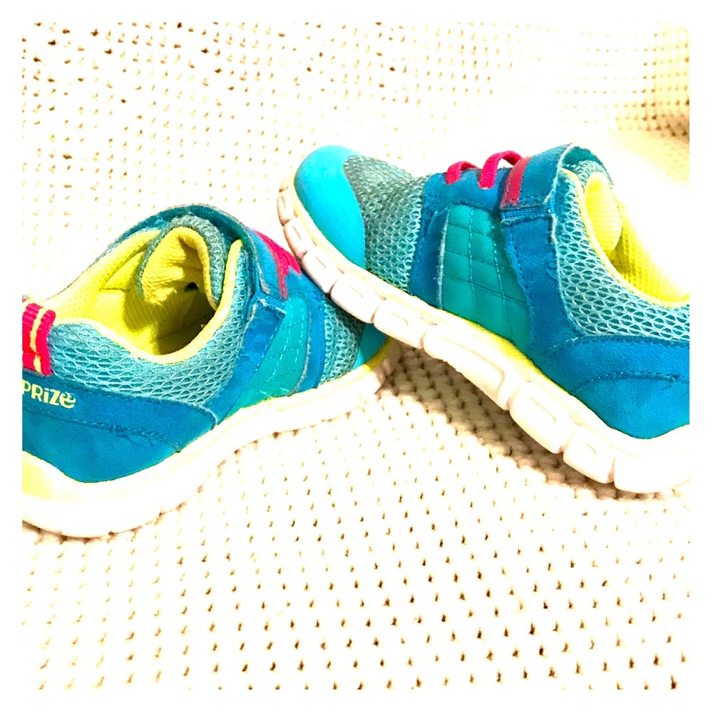StrideRite brand sz9 girls tennis shoes